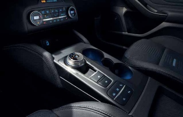 Elegant in die Mittelkonsole integriert: der „Electronic Shifter“ für die 8-Gang-Automatik. Fotos: ©FORD Elegant in die Mittelkonsole integriert: der „Electronic Shifter“ für die 8-Gang-Automatik. Fotos: ©FORD