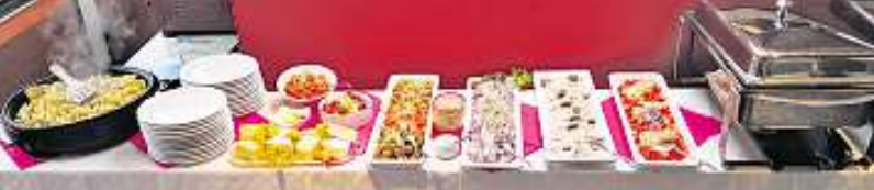 Büfett an Bord: Ab dem 17.11. legen die Schiffe von Alster Dinner-Shipping zu fröhlichen Fahrten übers nächtliche Wasser ab Büfett an Bord: Ab dem 17.11. legen die Schiffe von Alster Dinner-Shipping zu fröhlichen Fahrten übers nächtliche Wasser ab