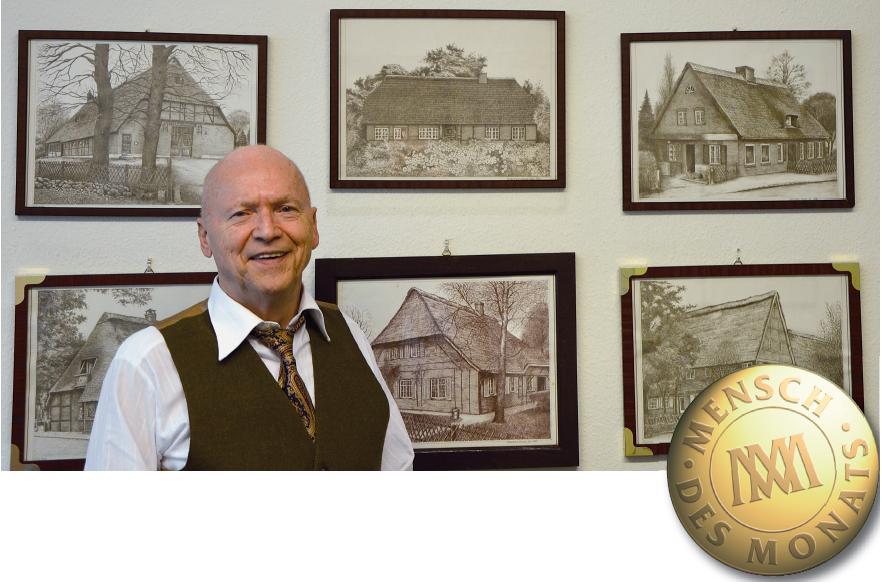 Manfred Walter vor Beispielen seines historischen Othmarschen aus „Dorfzeiten“