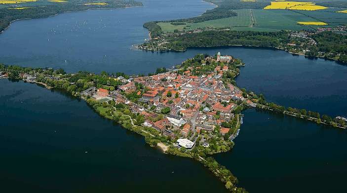 Die Inselstadt Ratzeburg aus der Vogelperspektive. Foto HLMS Schleswig Holstein Tourismus Die Inselstadt Ratzeburg aus der Vogelperspektive. Foto HLMS Schleswig Holstein Tourismus