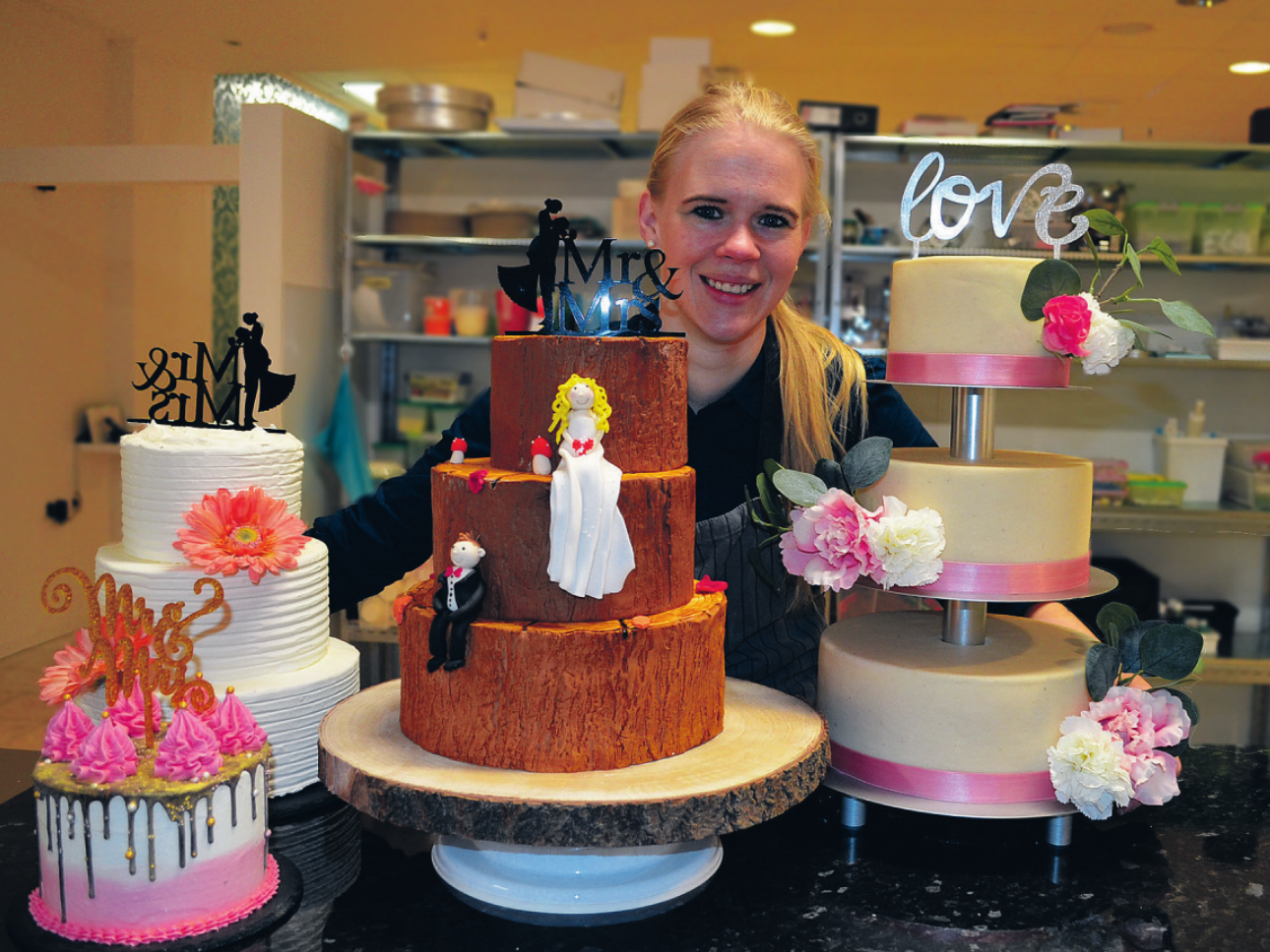 Im November besuchte die junge Konditormeisterin Sarah Zimmermann das erste Mal die „Cake International“ in Birmingham und brachte zahlreiche neue Ideen mit nach Reinbek Fotos: Dörte Hoffmann Im November besuchte die junge Konditormeisterin Sarah Zimmermann das erste Mal die „Cake International“ in Birmingham und brachte zahlreiche neue Ideen mit nach Reinbek Fotos: Dörte Hoffmann