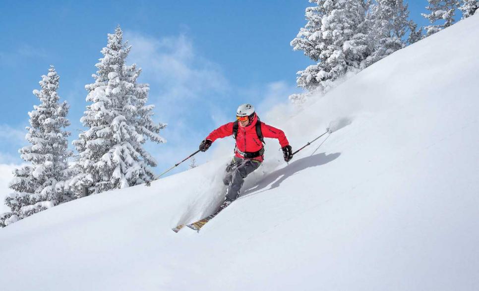 Ungespurte Tiefschneehänge – ein Erlebnis der besonderen Art für erfahrene Skifahrer. FOTO: MRGB_FOTOLIA.COM