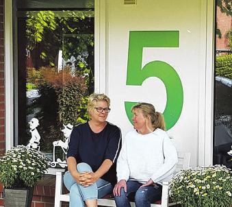 Verena Müller (l.) und Karina Matthes vom Pflegedienst Claussen Verena Müller (l.) und Karina Matthes vom Pflegedienst Claussen