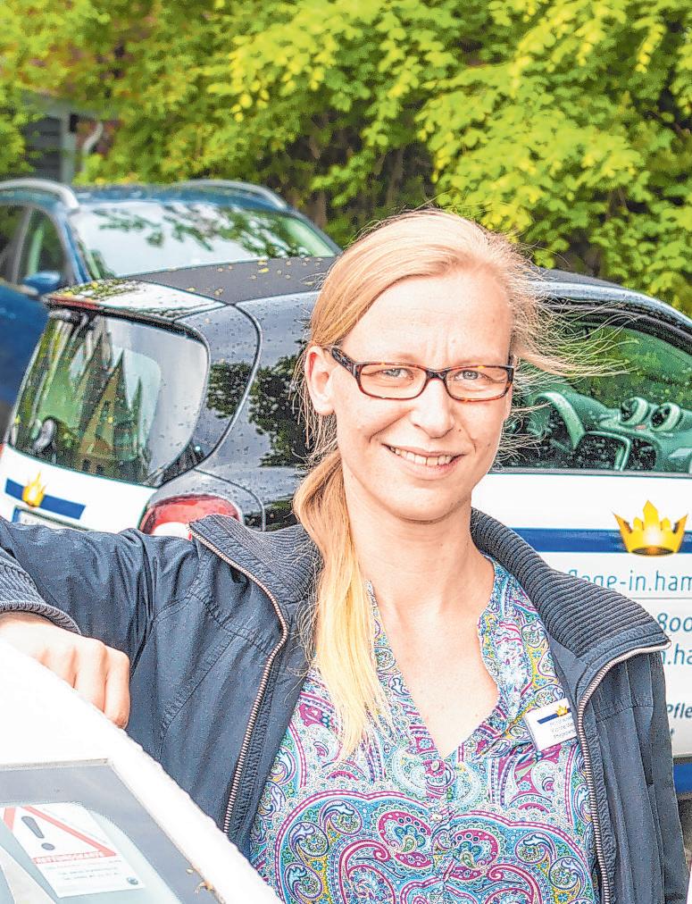 Yvonne Wegener und ihre Kollegen sind im Nordosten Hamburgs unterwegs – so wie früher die Gemeindeschwestern Foto Umsorgt wohnen Yvonne Wegener und ihre Kollegen sind im Nordosten Hamburgs unterwegs – so wie früher die Gemeindeschwestern Foto Umsorgt wohnen