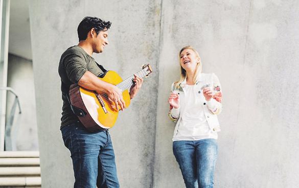 Mit dem Duo Klaroscuro geht es auf eine musikalische Weltreise. Fotos: cp Mit dem Duo Klaroscuro geht es auf eine musikalische Weltreise. Fotos: cp