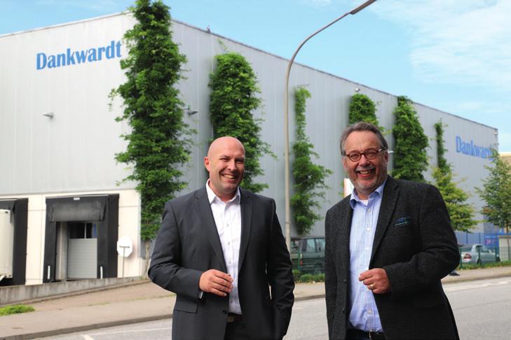 Diplom-Ingenieur Thomas Willig, Geschäftsführer Produktion & Technik und Henner Jahnke (Geschäftsführer kaufmännisch & Vertrieb) lenken die Geschicke der Rudolf Dankwardt GmbH, die im Auftrag großer Kosmetik-Hersteller Lotions, Aerosole und Salben produziert. Fotos: Dankward Diplom-Ingenieur Thomas Willig, Geschäftsführer Produktion & Technik und Henner Jahnke (Geschäftsführer kaufmännisch & Vertrieb) lenken die Geschicke der Rudolf Dankwardt GmbH, die im Auftrag großer Kosmetik-Hersteller Lotions, Aerosole und Salben produziert. Fotos: Dankward