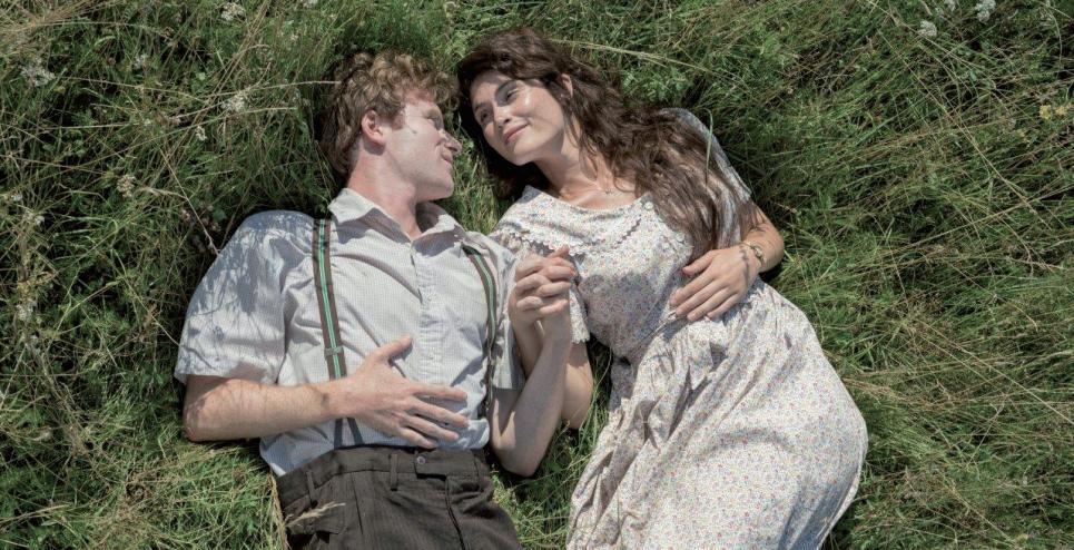 Leo (Mark Rendall) und Alma (Gemma Arterton) FOTO: 2017 PROKINO FILMVERLEIH GMBH