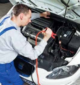 Wer im Winter mobil bleiben möchte, lässt den Lade- und Säurezustand des Akkus in der Werkstatt testen Foto: ProMotor/Timo Volz Wer im Winter mobil bleiben möchte, lässt den Lade- und Säurezustand des Akkus in der Werkstatt testen Foto: ProMotor/Timo Volz