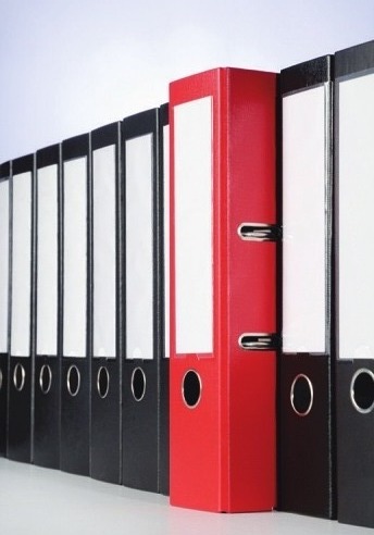 Signalfarbe Rot: Eine Notfallmappe sollte auffallend, gut auffindbar abgestellt und stets auf dem aktuellen Stand sein. Foto: fotolia - Eisenhans Signalfarbe Rot: Eine Notfallmappe sollte auffallend, gut auffindbar abgestellt und stets auf dem aktuellen Stand sein. Foto: fotolia - Eisenhans