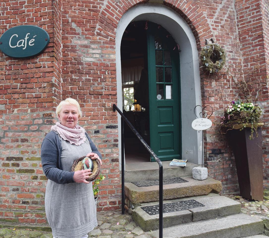 Manuela Brocks organisiert den 17. Frühlingsmarkt rund um ihr Café Langes Mühle auf dem Gelände des Uetersener Museums Langes Tannen Foto: Kuno Klein Manuela Brocks organisiert den 17. Frühlingsmarkt rund um ihr Café Langes Mühle auf dem Gelände des Uetersener Museums Langes Tannen Foto: Kuno Klein