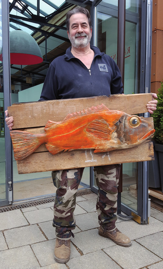 Der Blankeneser Künstler Tomas Roth stellt seine Fischskulpturen aus