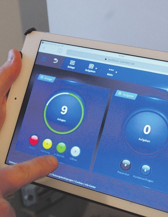 Heizungstechnik kann man jetzt bequem vom Sofa aus über das Handy oder das eigene Tablet steuern Heizungstechnik kann man jetzt bequem vom Sofa aus über das Handy oder das eigene Tablet steuern