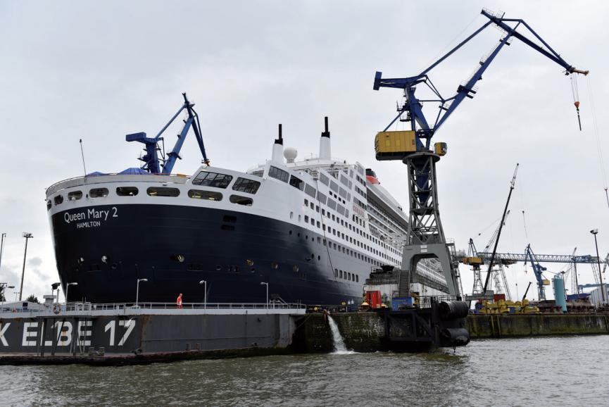 Die „Queen Mary 2“ lag bis zum 16. Juni in der Werft. Die Arbeiter hämmerten und malten rund um die Uhr. Kabinen wurden ein- und umgebaut, Schotten erneuert