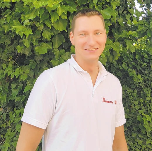 Steve Kühl arbeitet als examinierter Altenpfleger. Er fühlt sich in seinem Beruf angekommen. Foto: Johanniter Steve Kühl arbeitet als examinierter Altenpfleger. Er fühlt sich in seinem Beruf angekommen. Foto: Johanniter